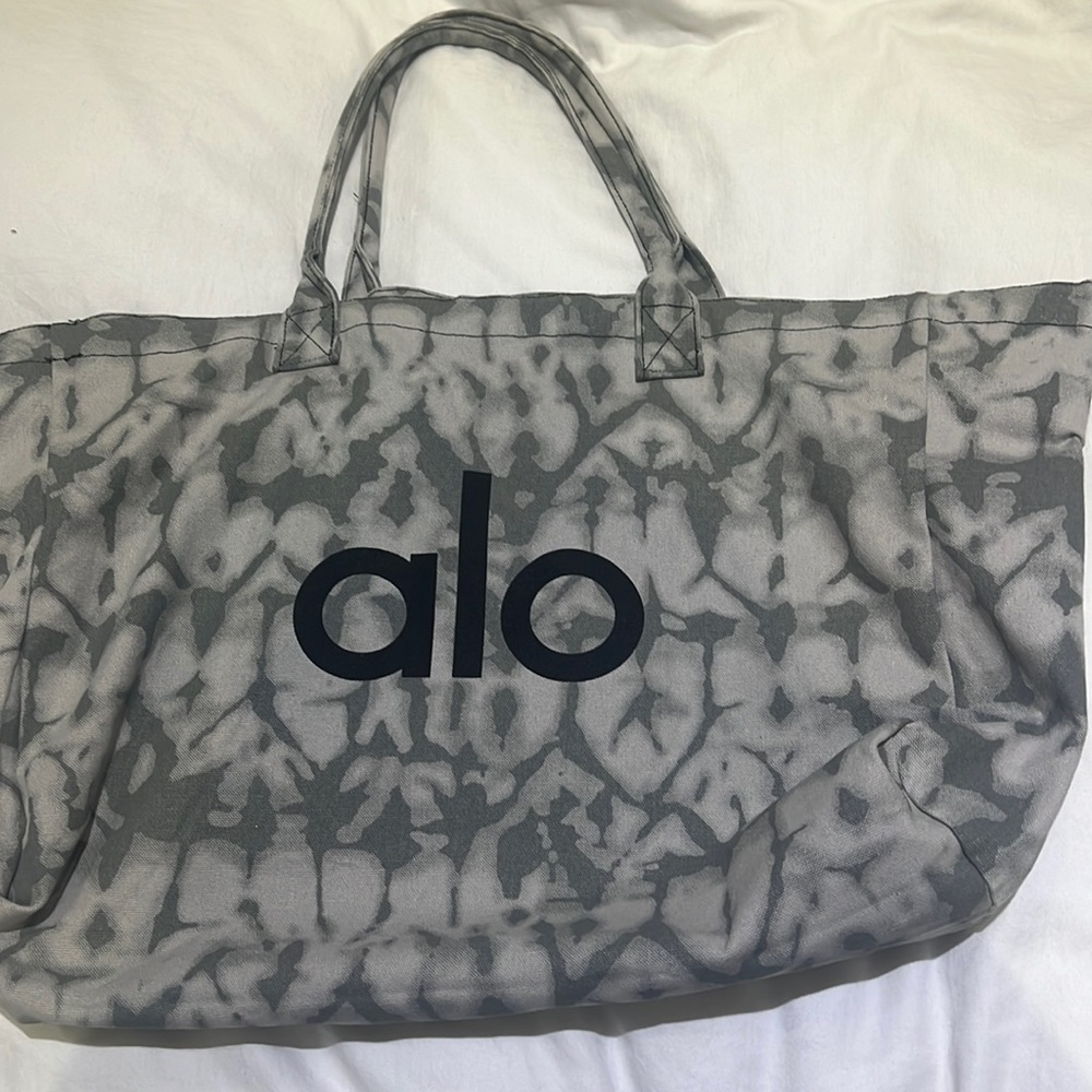 Alo tote bag